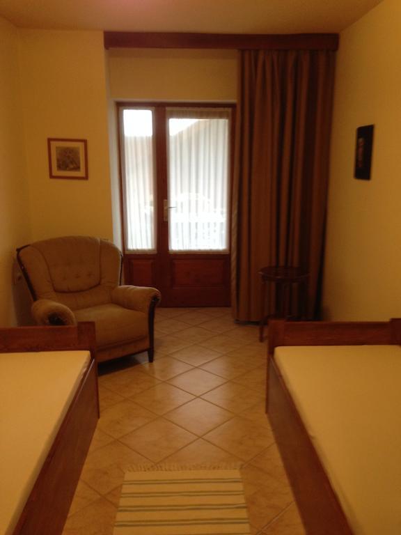 Juhasz Fogado Bed and Breakfast Fonyód Rum bild