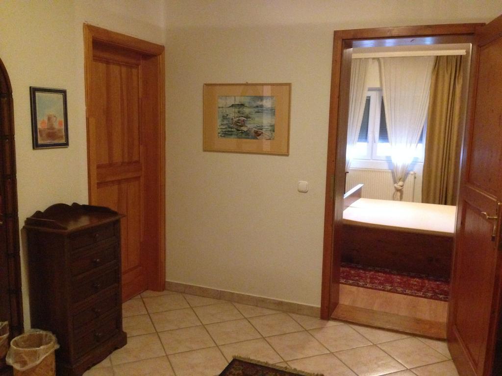 Juhasz Fogado Bed and Breakfast Fonyód Rum bild