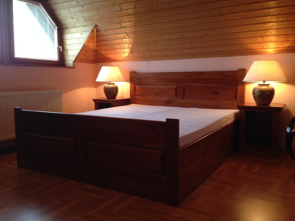 Juhasz Fogado Bed and Breakfast Fonyód Rum bild